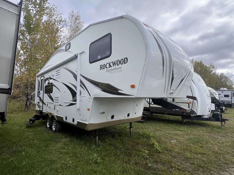 2013 FOREST RIVER ROCKWOOD SIGNATURE ULTRA LITE 8244WS